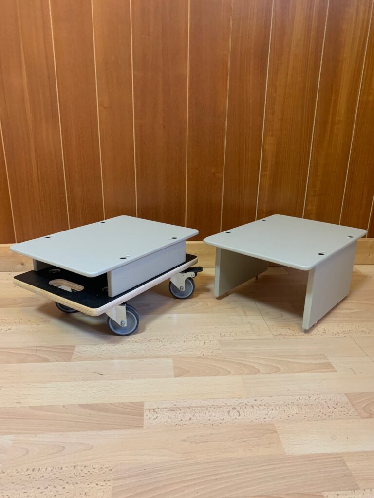 Le Skate Katty est spécialement prévu pour les professionnels de santé qui accompagnent de jeunes enfants dans la rééducation de leur motricité.

Adaptable en 4 hauteurs différentes (12 cm, 20 cm, 30 cm et 38 cm), il permet de vous positionner à la bonne hauteur pour être confortable et sans vous faire mal au dos.

Il possède 4 roues multidirectionnelles (dont 2 freinées si besoin) qui vous permettent de suivre l'enfant en le tenant par les mains et en adaptant sa vitesse et sa trajectoire.




&nbsp;